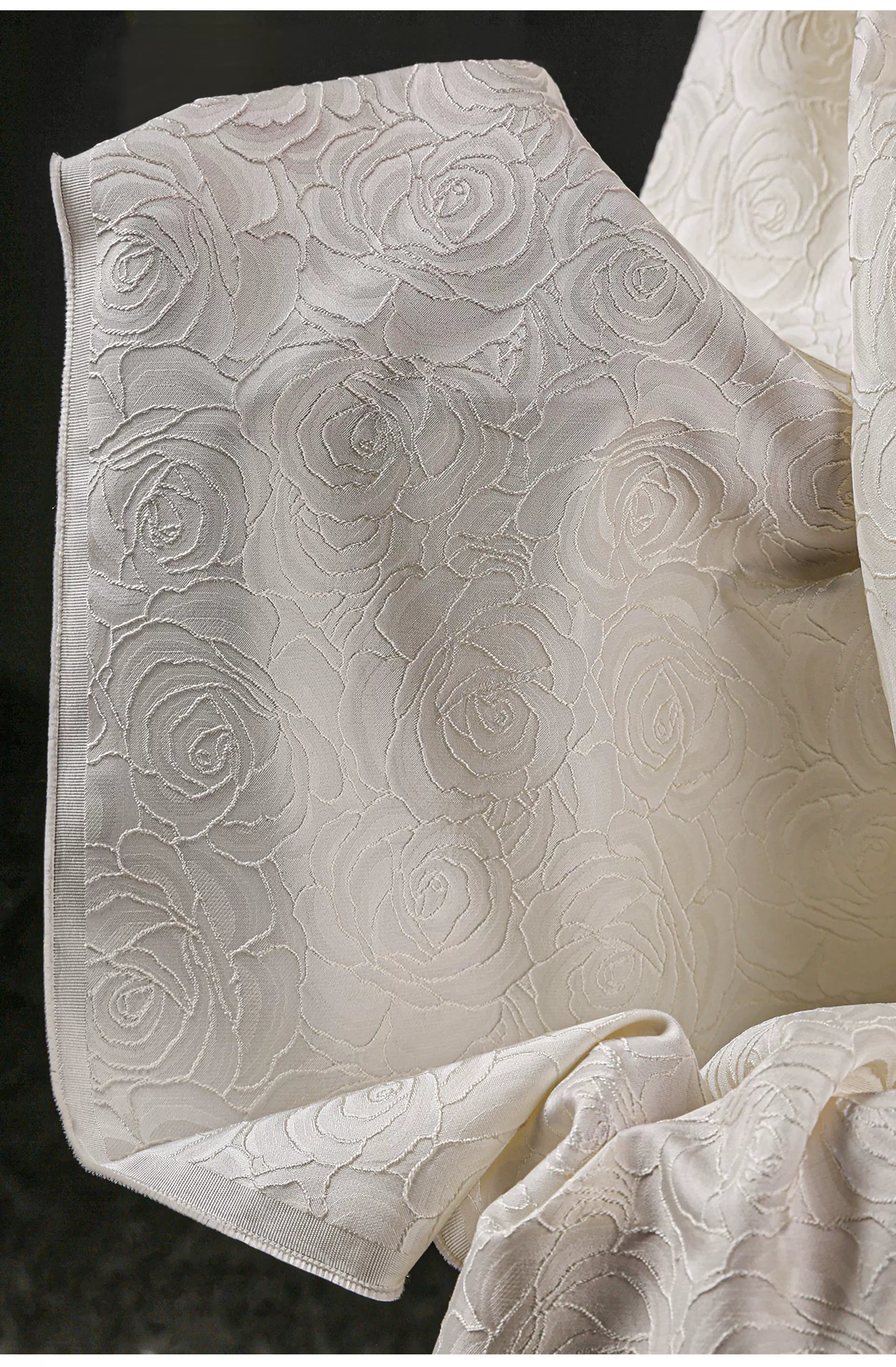 Jacquard Fabric White Large Rose Texture Windbreaker Dress Designer Cloth Diy Apaprel Sewing Meters Rayon Polyester Material
