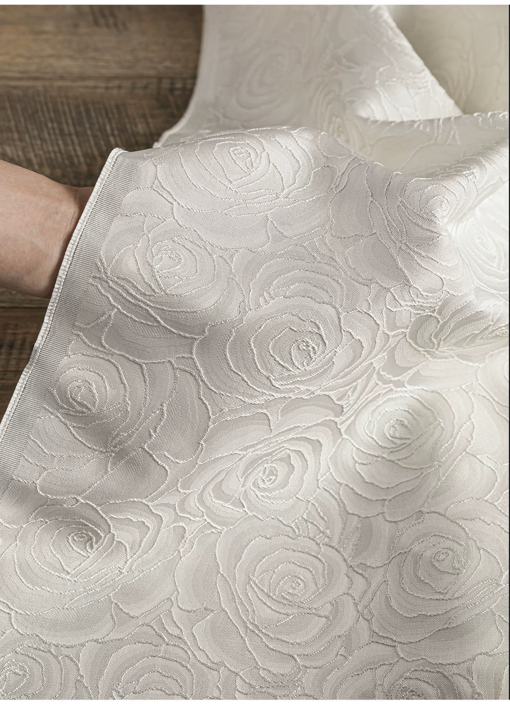 Jacquard Fabric White Large Rose Texture Windbreaker Dress Designer Cloth Diy Apaprel Sewing Meters Rayon Polyester Material