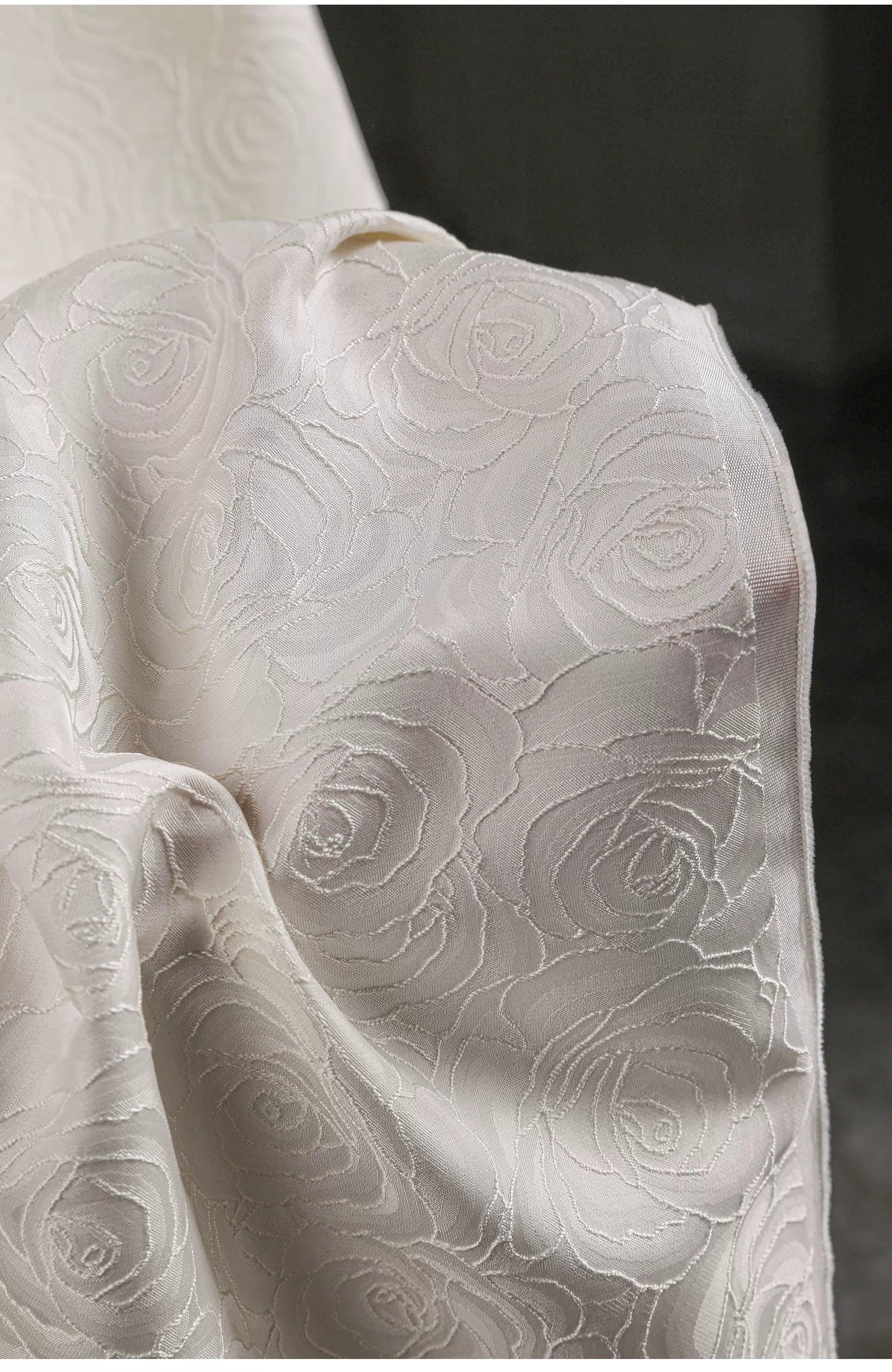 Jacquard Fabric White Large Rose Texture Windbreaker Dress Designer Cloth Diy Apaprel Sewing Meters Rayon Polyester Material