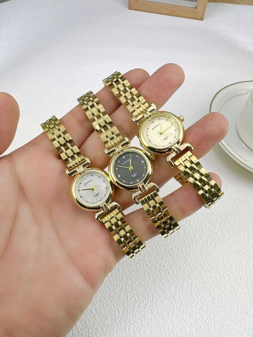 New Women Watch High-end Feel Gold Steel Strip Simple Temperament Ancient Style Ladies Fashion Quartz Wristwatches
