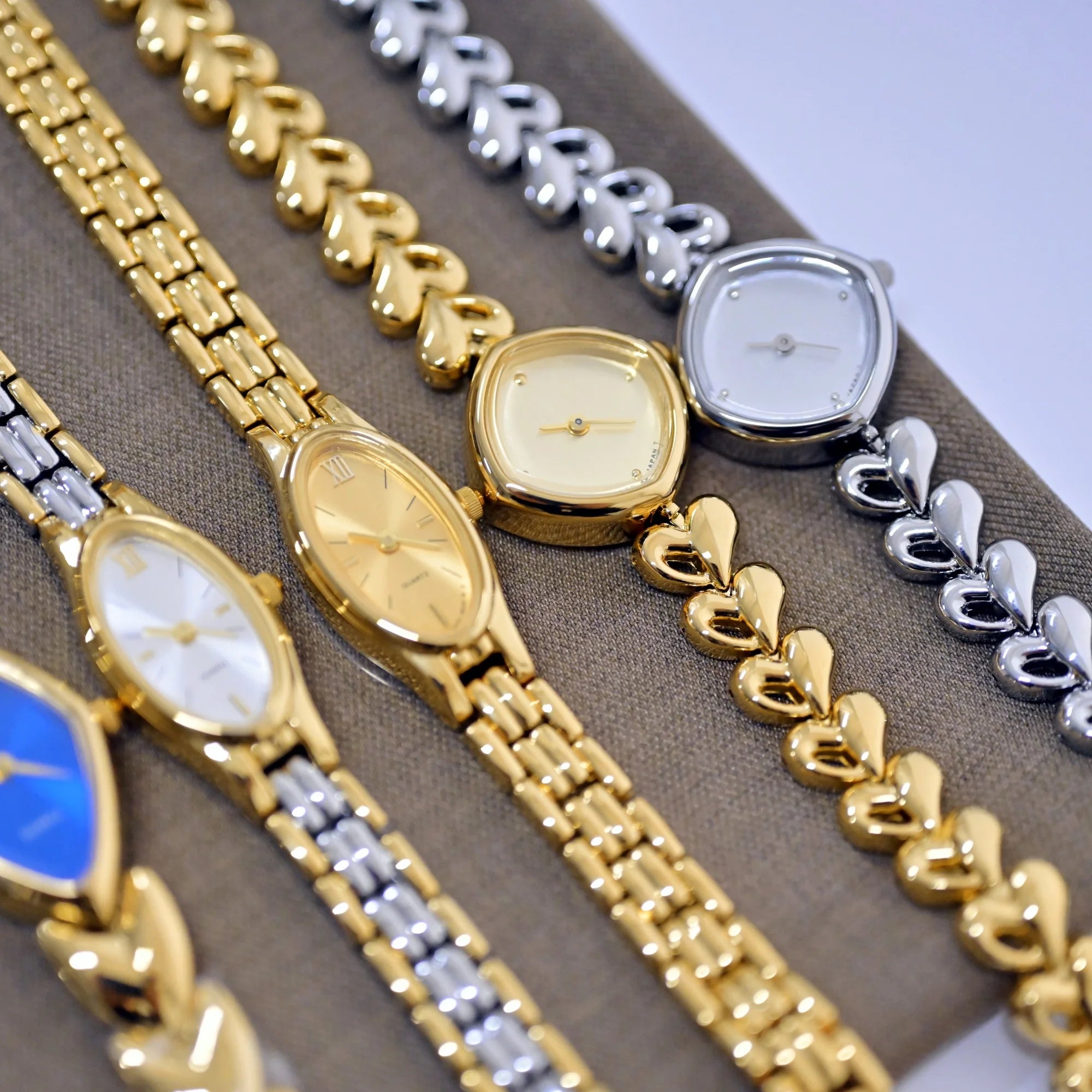 2025 new vintage style waterproof  artistic quartz light luxury  women's watch steel