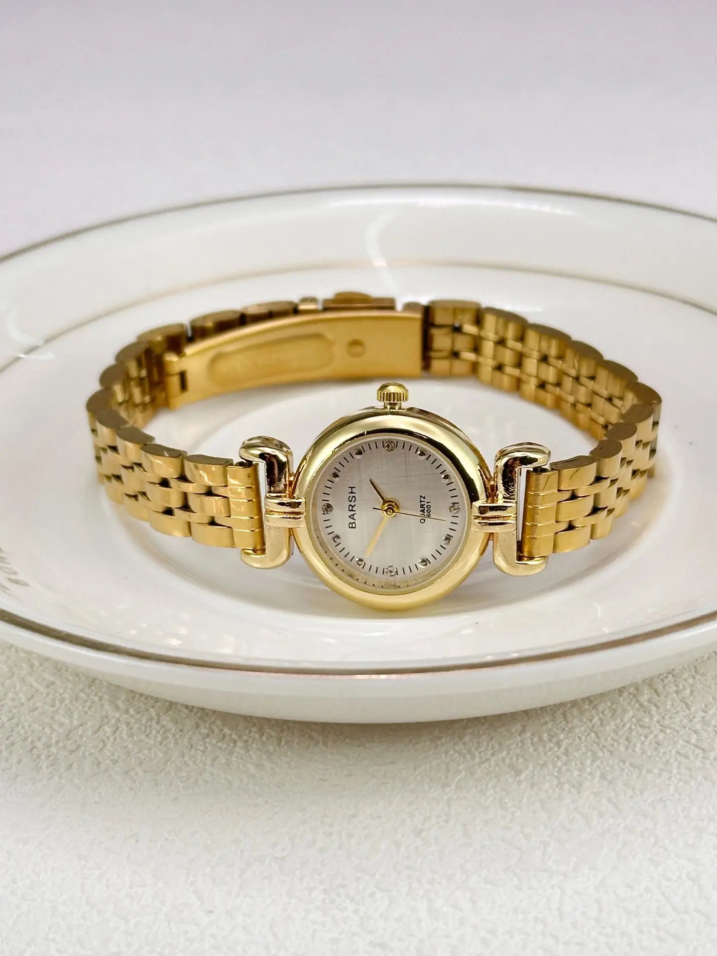 New Women Watch High-end Feel Gold Steel Strip Simple Temperament Ancient Style Ladies Fashion Quartz Wristwatches