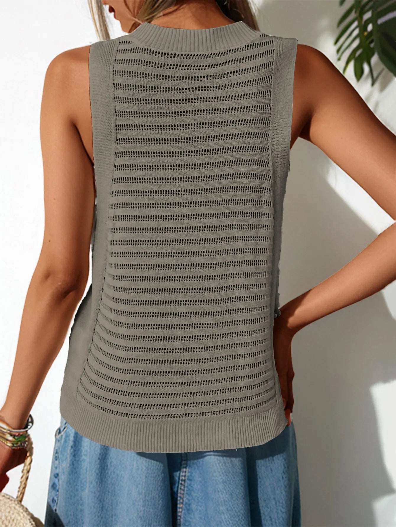 Women's summer cool hollow knit vest casual sleeveless shirt simple and stylish elegant style fashion empty shirt