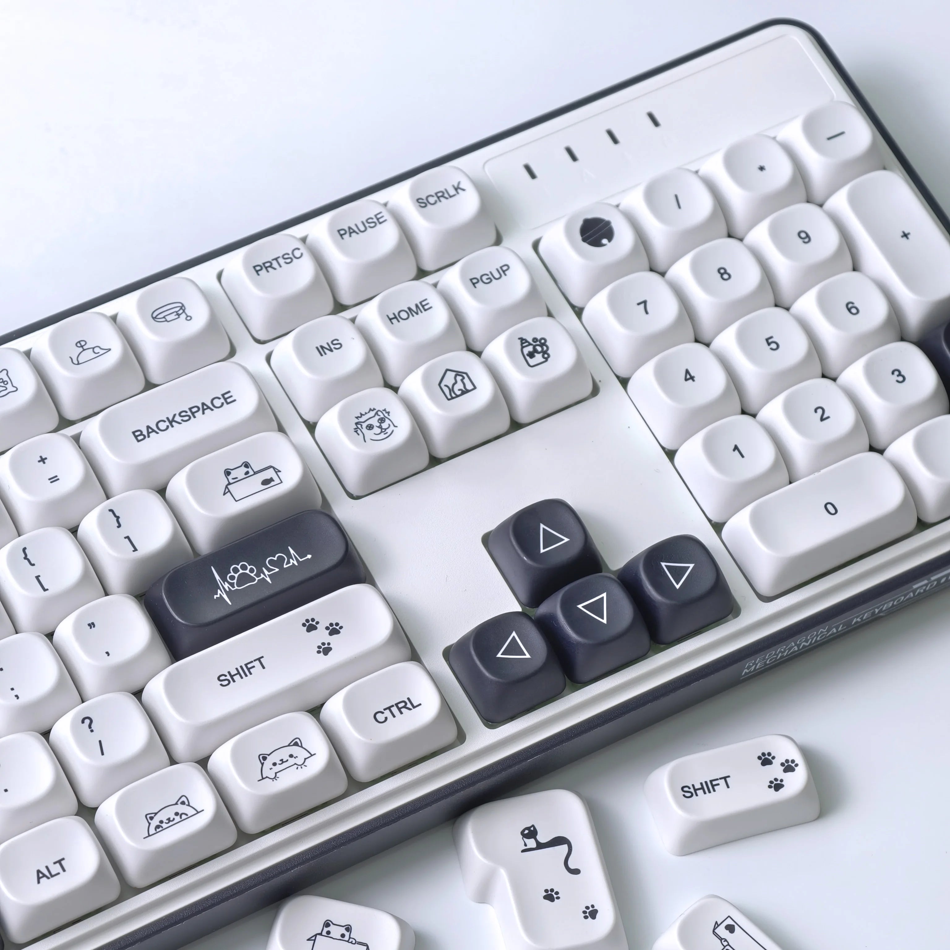 MAIMOOO MOA Keycap Korean Russian English 120Keys Round Cute Pbt Minimalist Style Black And White Cute Kitty Keycaps