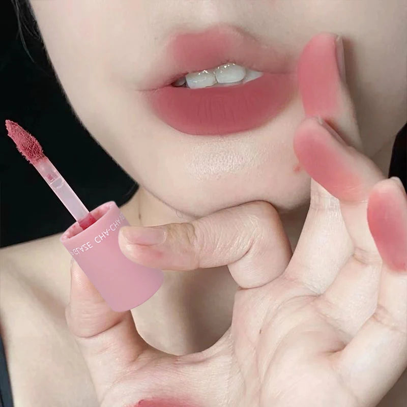 Velvet Matte Lip Gloss - Long-lasting, highly pigmented liquid lipstick in brown, pink, purple, red shades - for a portable dail