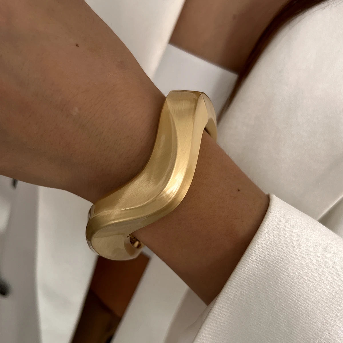 Salircon Exaggerated Vintage Geometric Wave Shape Open Spring Bangles Bracelet Woman Trending Punk Heavy Metal Bracelet Jewelry