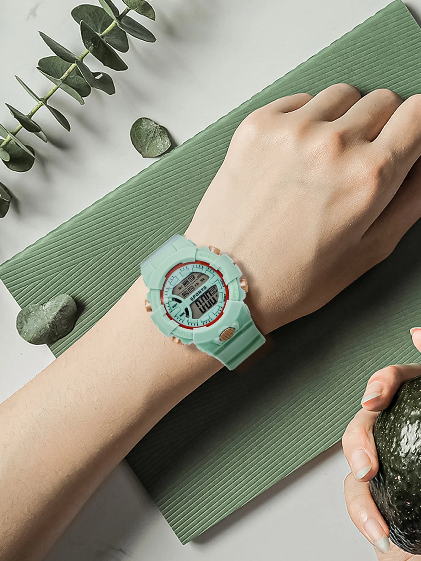 Hot Selling Simple and Fashionable Women Digital Electronic Watch Multifunctional Outdoor Fitness Watch Men and Women Watch