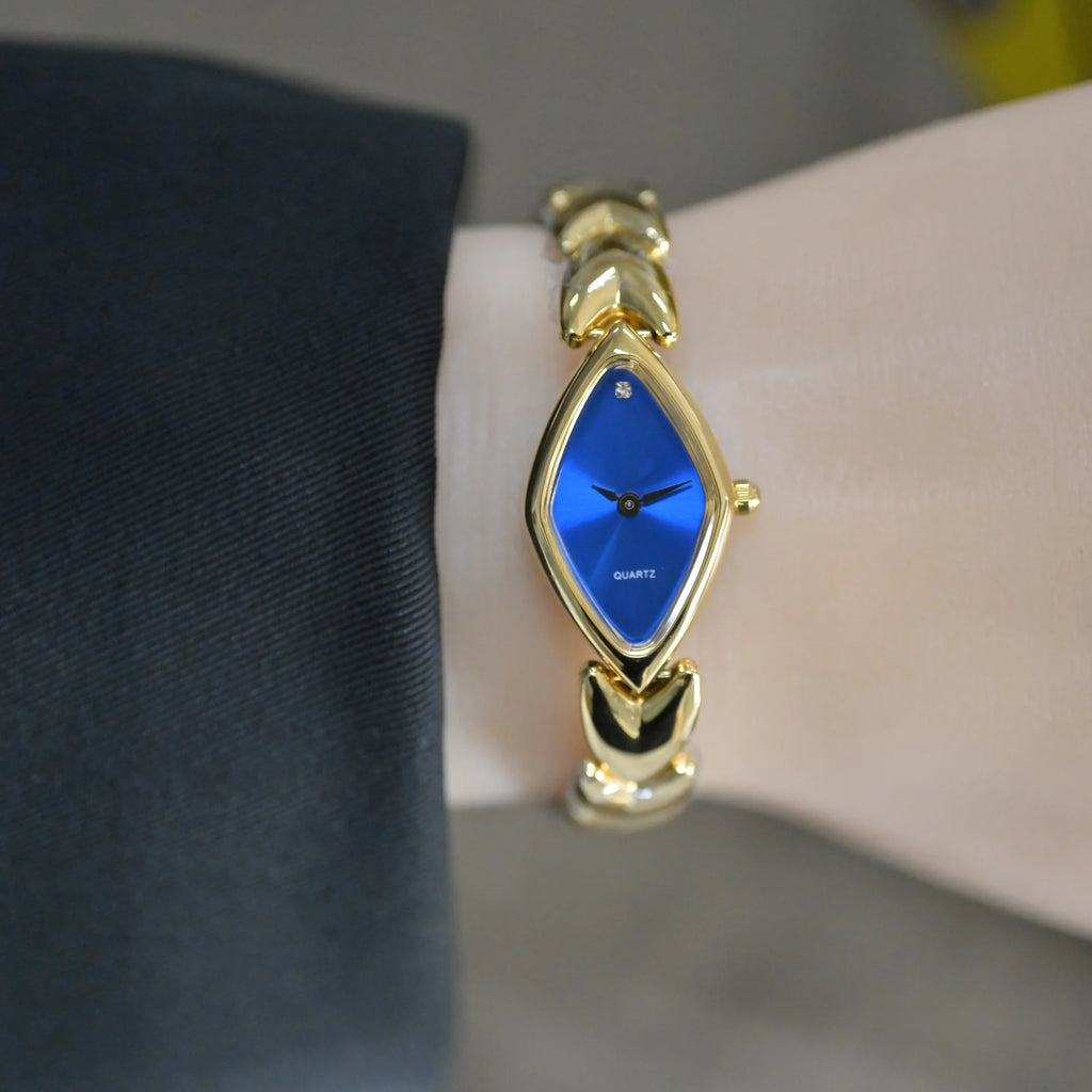 2025 new vintage style waterproof  artistic quartz light luxury  women's watch steel