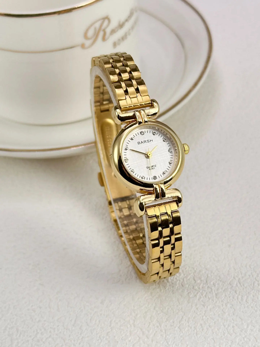 New Women Watch High-end Feel Gold Steel Strip Simple Temperament Ancient Style Ladies Fashion Quartz Wristwatches
