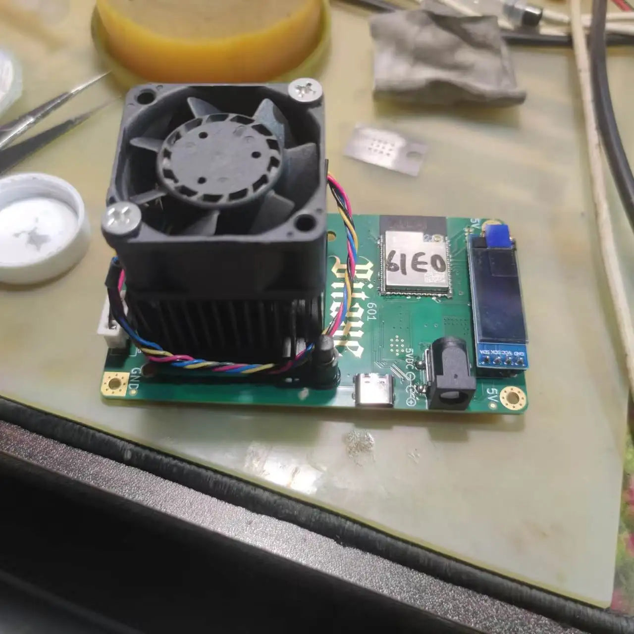 2025 Latest Bitaxe Gamma 601 1.2th/s 18W Open Source Bitcoin Miner With Power Supply