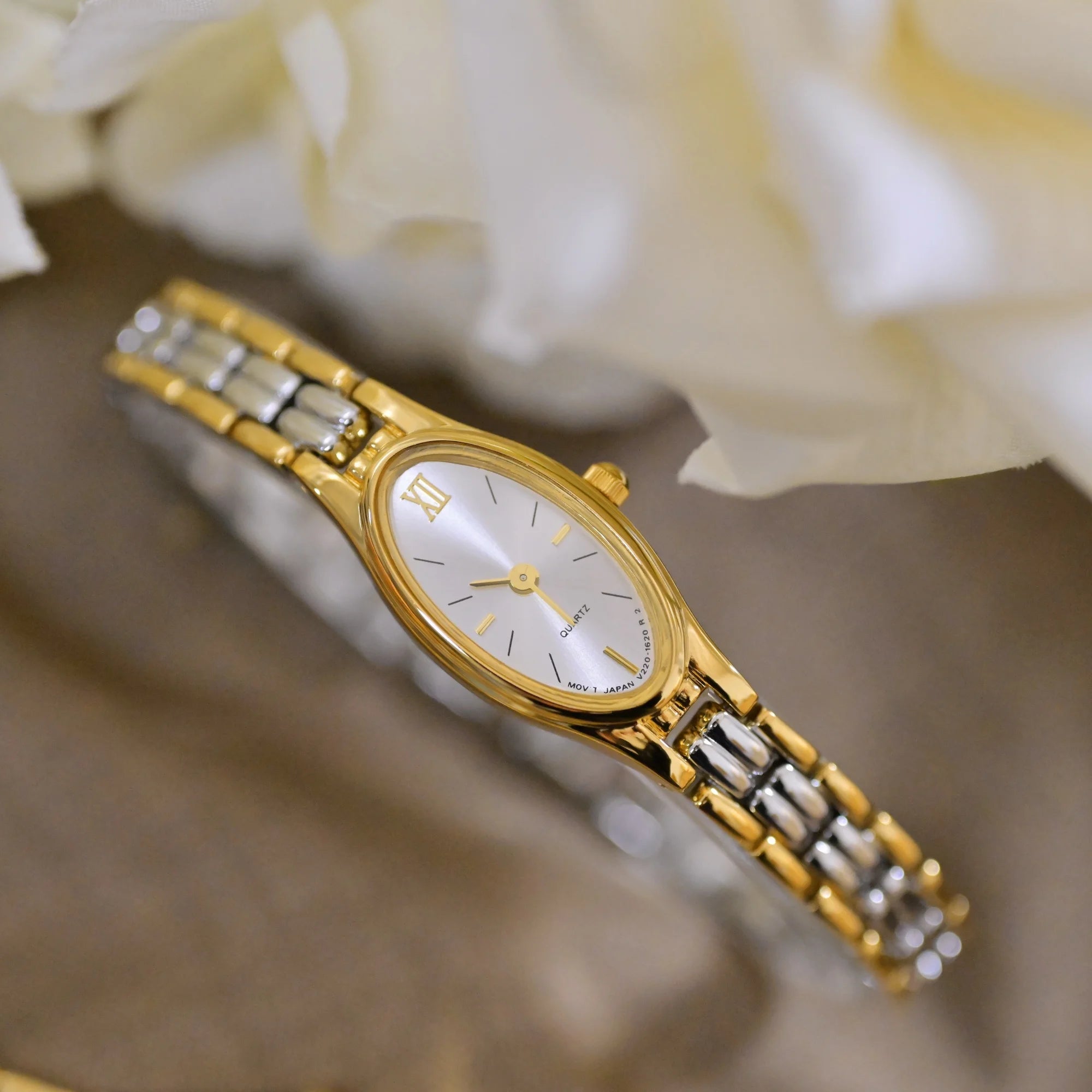 2025 new vintage style waterproof  artistic quartz light luxury  women's watch steel
