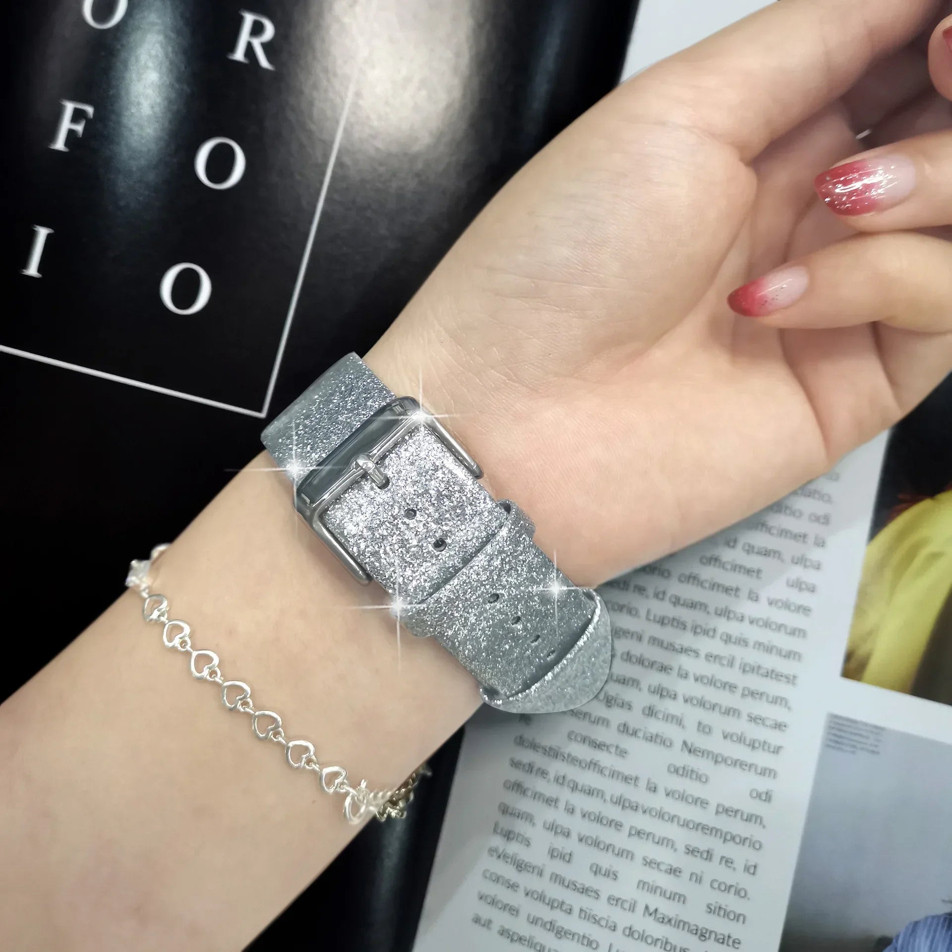 Glitter leather strap For Apple Watch Bands 44mm 40mm Ultra 2 49mm 41mm 42-38-45mm Shiny bracelet iWatch Series 9 8 7 6 5 4 3 SE