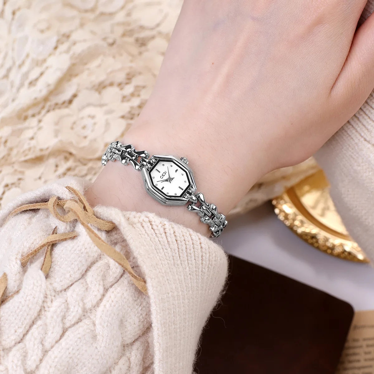 UTHAI CQ375 Fashionable Women watch retro bracelet watch octagonal quartz watch light luxury clock gift，watches for woman