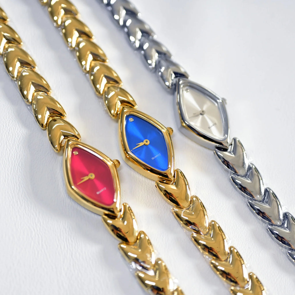 2025 new vintage style waterproof  artistic quartz light luxury  women's watch steel