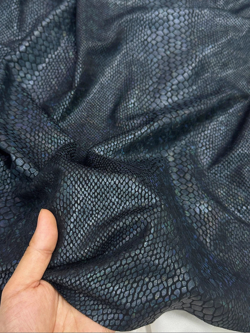 Color Changing Glossy Snake Patterned Elastic Fabric Creative Stage Runway Styling Graduation Designer Cloth for Diy Sewing