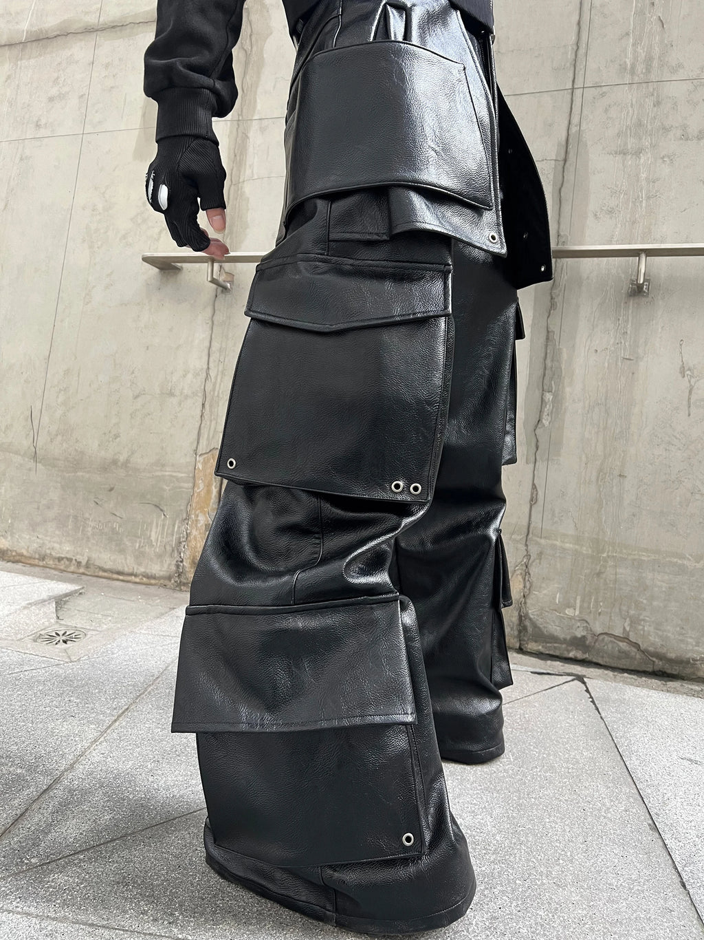 Mauroicardi Spring Cool Long Baggy Black Pu Leather Wide Leg Cargo Pants Men with Many Pockets Mens Designer Clothes Streetwear
