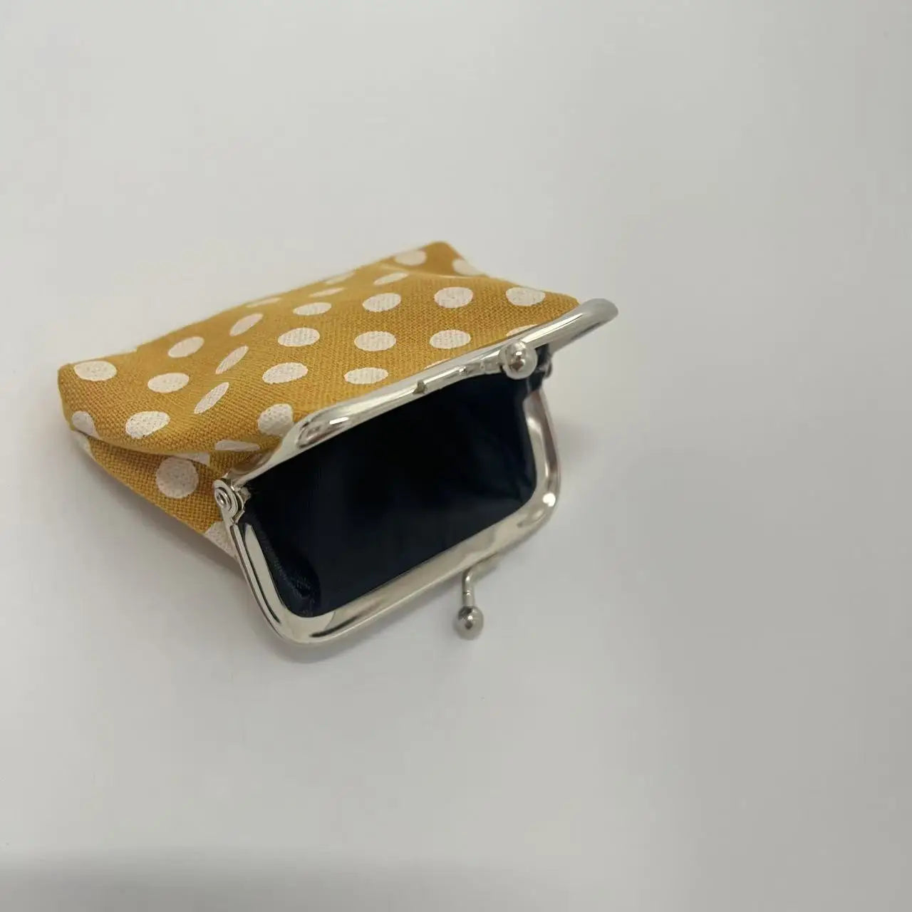 1pc Women's Polka Dot Coin Purse with Lock Closure,(Black/White, Red/White, Yellow/White),Lipstick Storage,Fashionable Accessory