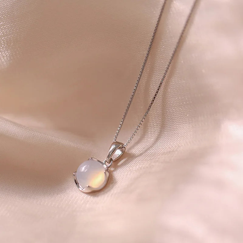 Best Sellers! White jade round pendant necklace