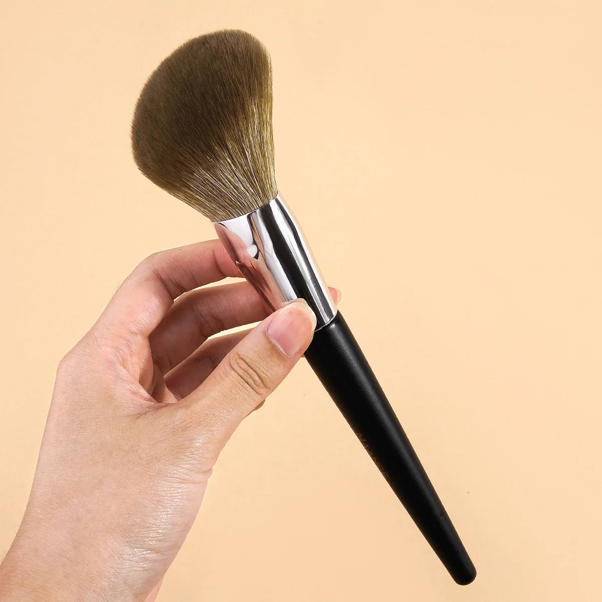 MAANGE Professional Slanted Powder Brush Large Soft Dense Hair For Mineral Powder Cosmetics Blending Beauty Tool Kabuki Brush