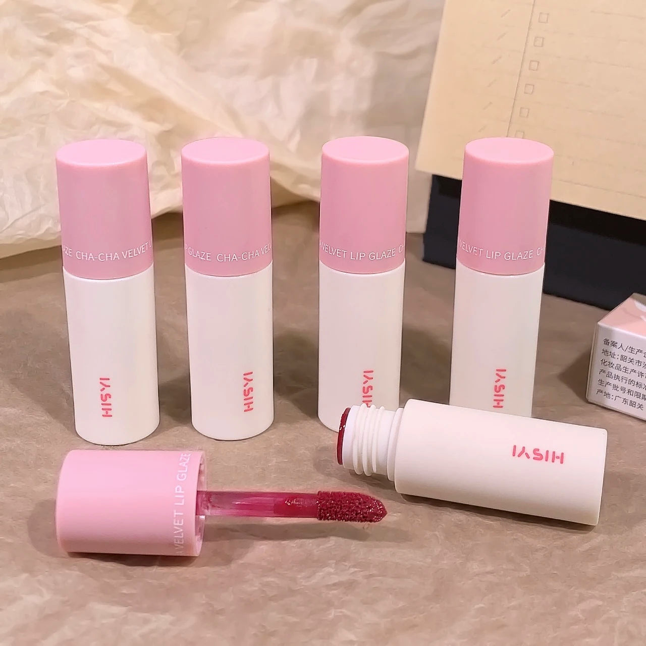 Velvet Matte Lip Gloss - Long-lasting, highly pigmented liquid lipstick in brown, pink, purple, red shades - for a portable dail