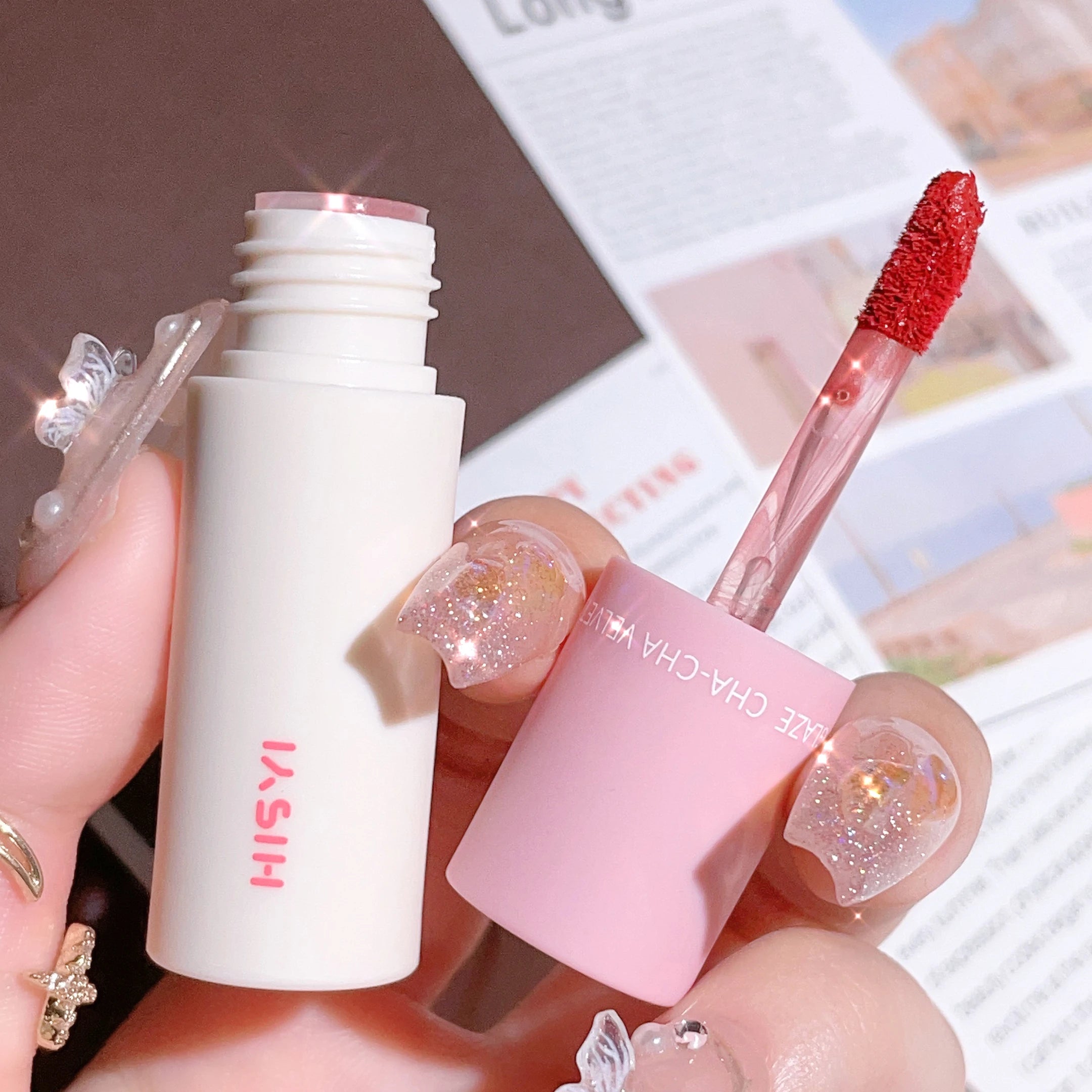 Velvet Matte Lip Gloss - Long-lasting, highly pigmented liquid lipstick in brown, pink, purple, red shades - for a portable dail