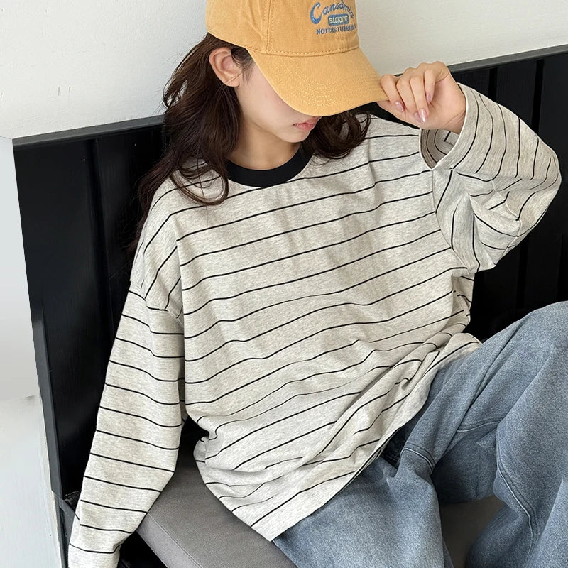 Girls' long sleeved T-shirt 2025 autumn outfit new children's striped casual top, girls' versatile spring and autumn base shirt