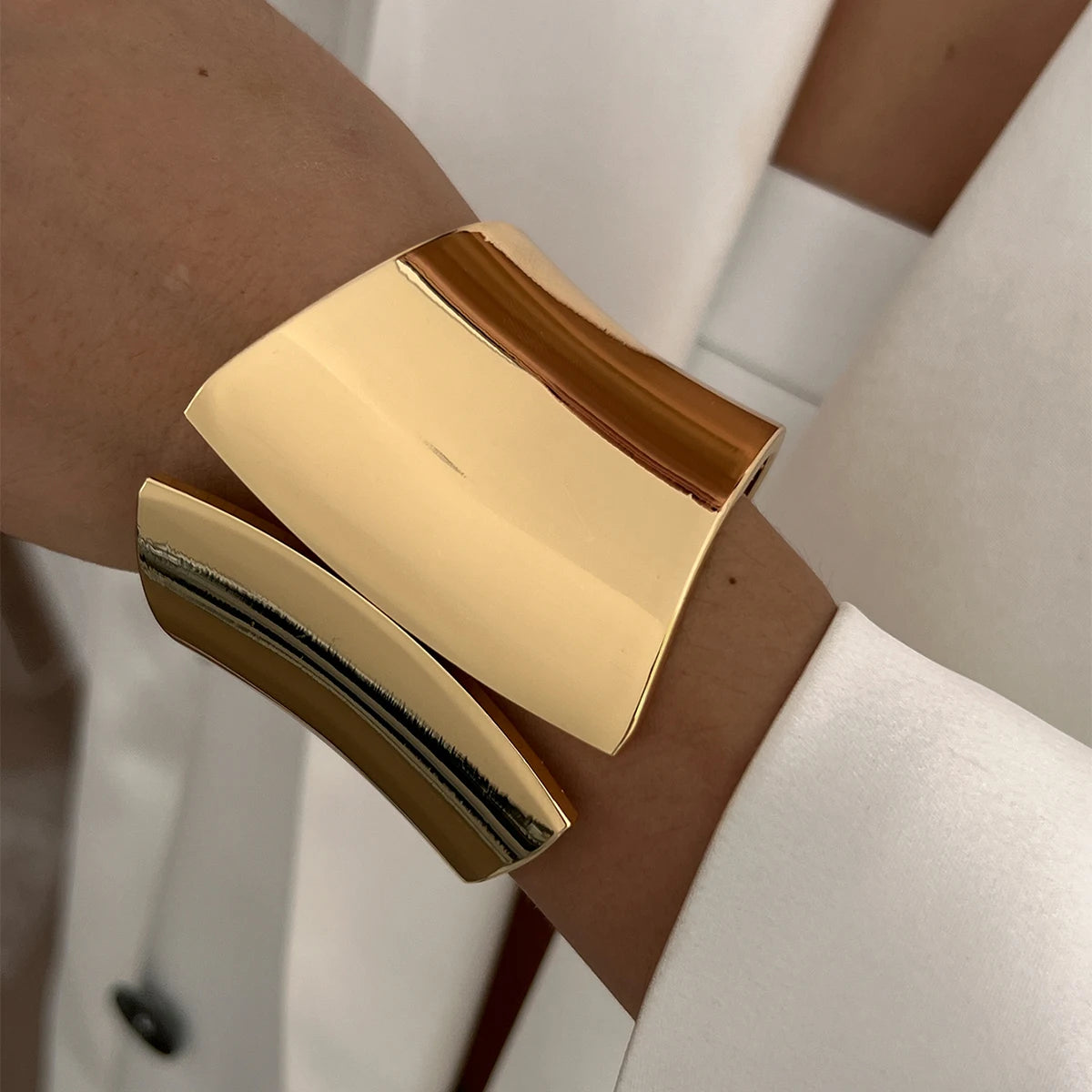 Salircon Exaggerated Vintage Geometric Wave Shape Open Spring Bangles Bracelet Woman Trending Punk Heavy Metal Bracelet Jewelry