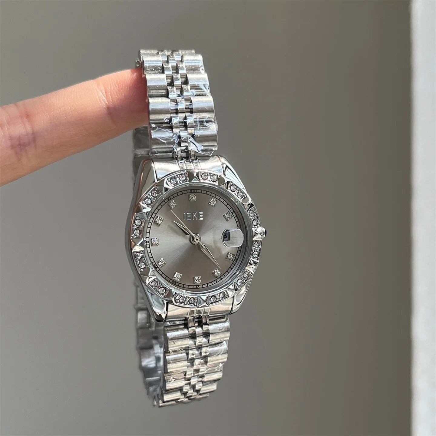Women's Crystal Accented with Solid Alloy Steel Band Watch Elegant Dress Quartz Calendar Watches for Women