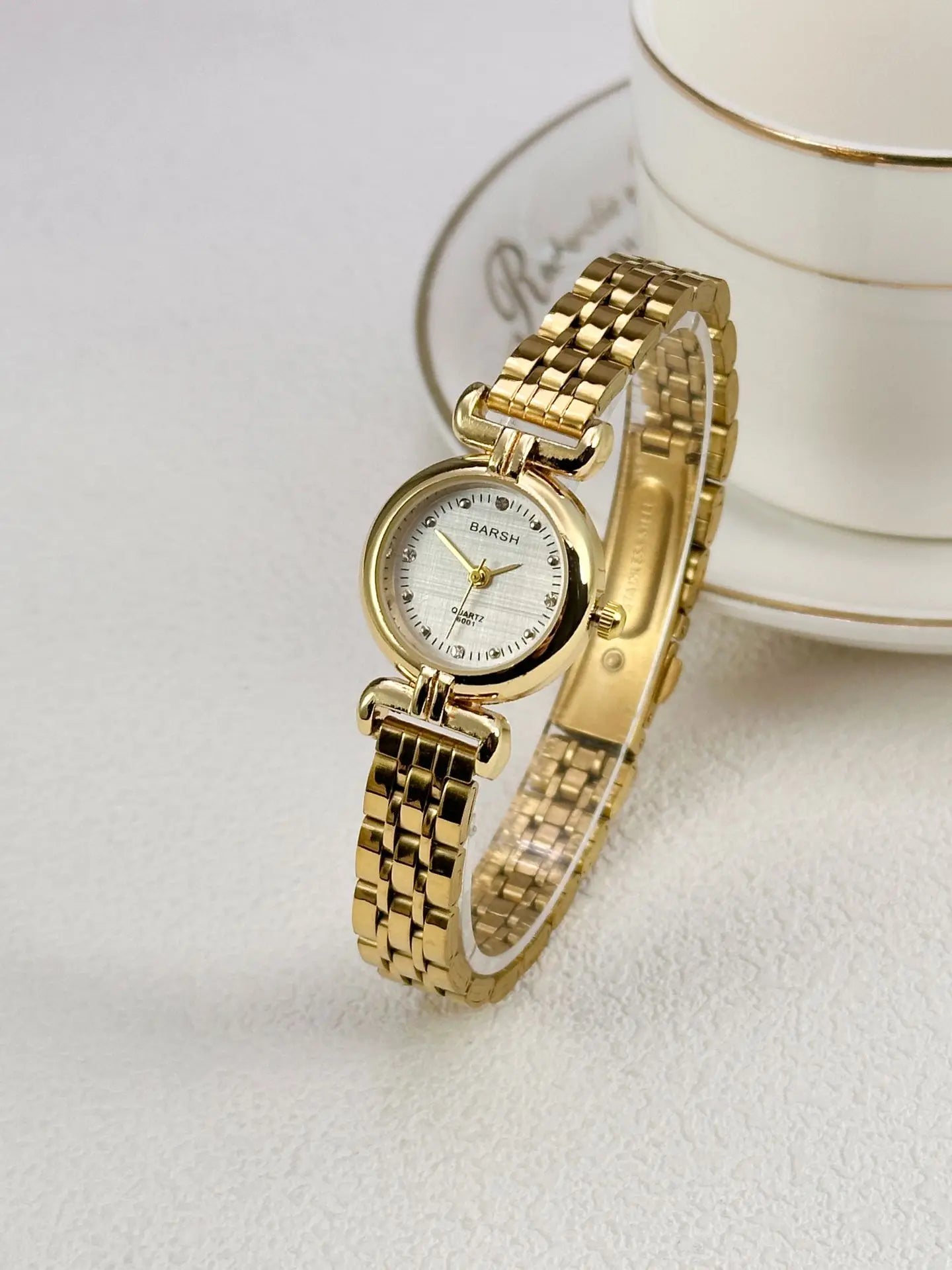 New Women Watch High-end Feel Gold Steel Strip Simple Temperament Ancient Style Ladies Fashion Quartz Wristwatches