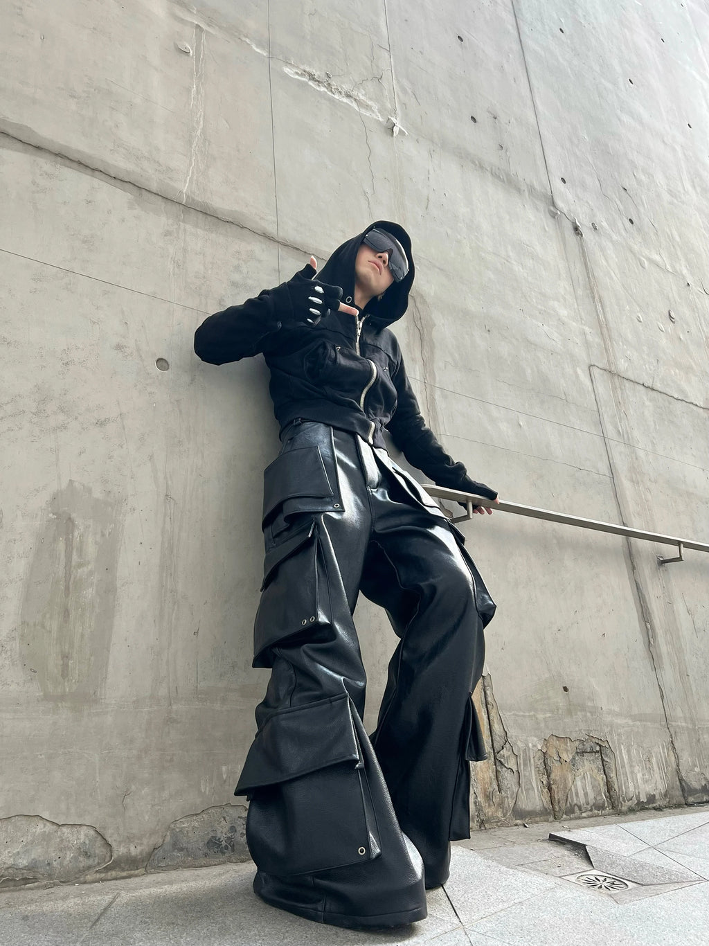Mauroicardi Spring Cool Long Baggy Black Pu Leather Wide Leg Cargo Pants Men with Many Pockets Mens Designer Clothes Streetwear