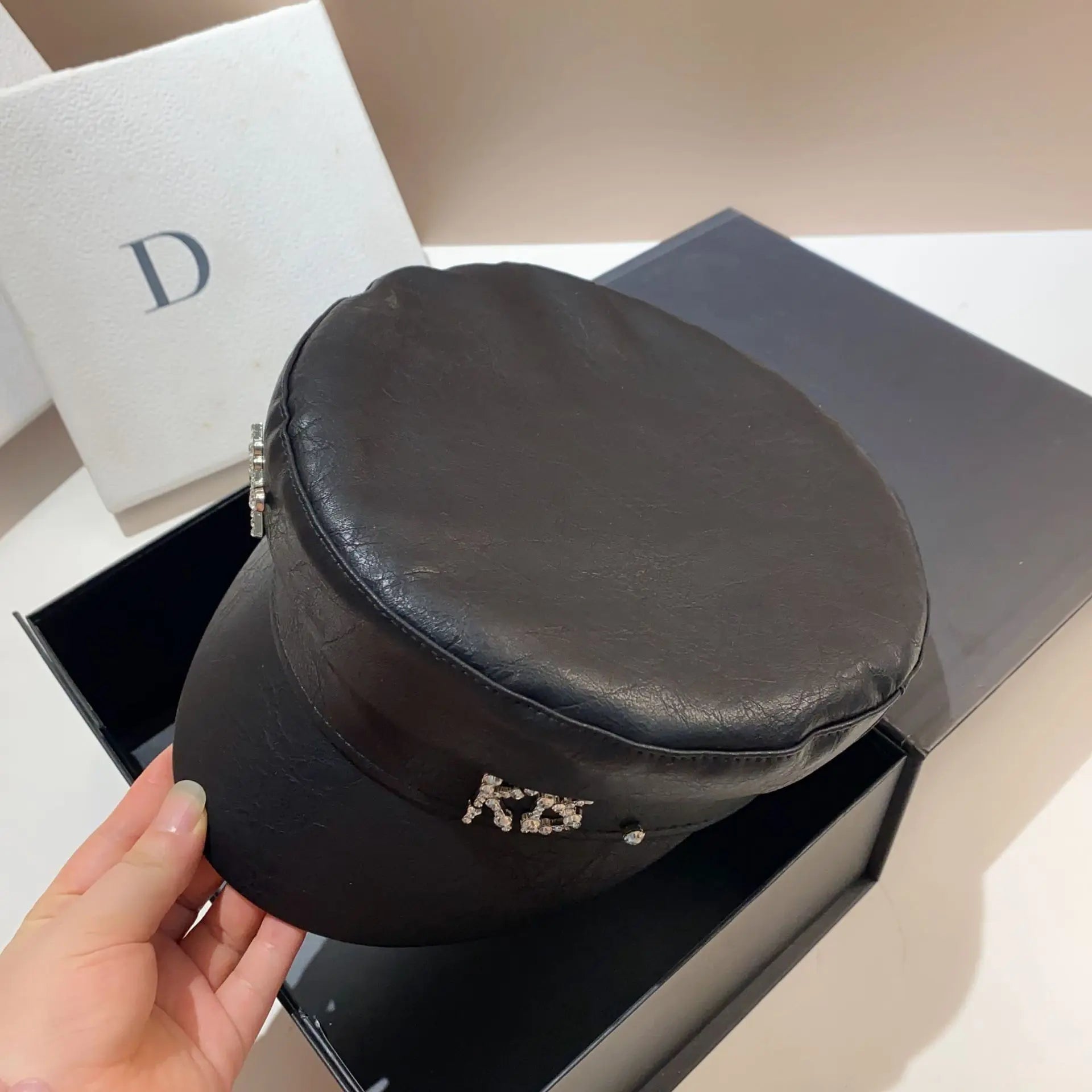 Designer Brand PU Newsboy caps Women Diamond Letter Flat Top Cap Solid Color Militray Hat Fashion Streetwear Navy Hat