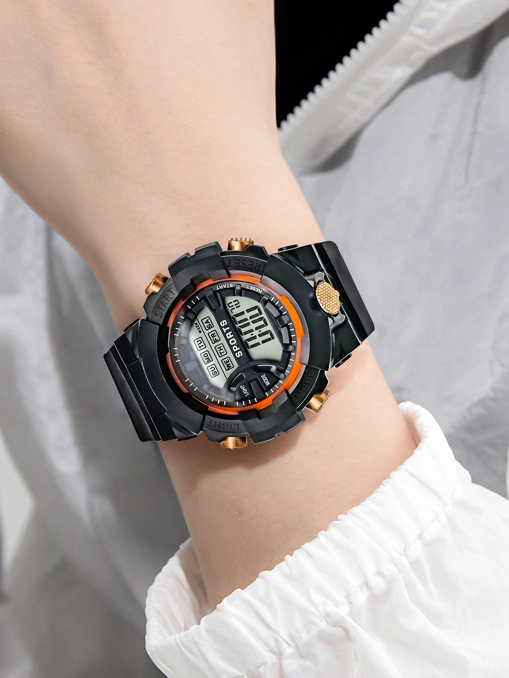 Hot Selling Simple and Fashionable Women Digital Electronic Watch Multifunctional Outdoor Fitness Watch Men and Women Watch