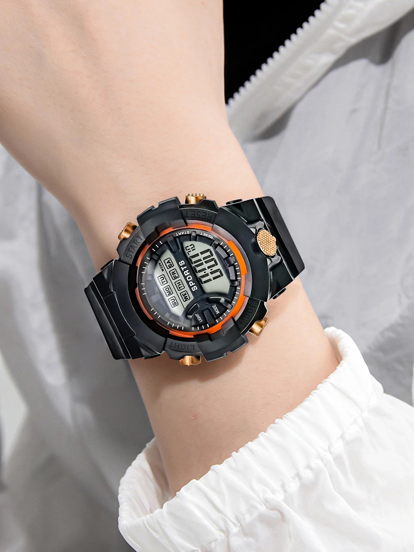Hot Selling Simple and Fashionable Women Digital Electronic Watch Multifunctional Outdoor Fitness Watch Men and Women Watch