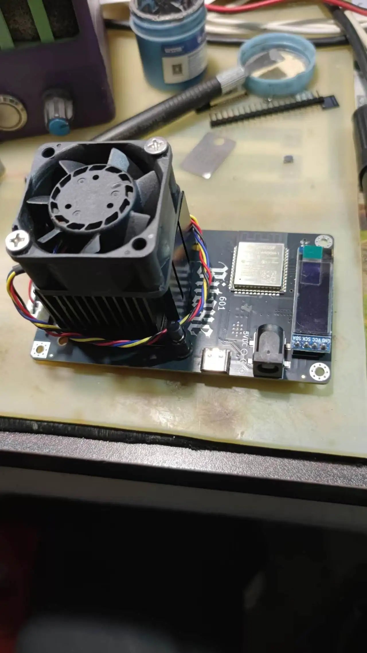 2025 Latest Bitaxe Gamma 601 1.2th/s 18W Open Source Bitcoin Miner With Power Supply