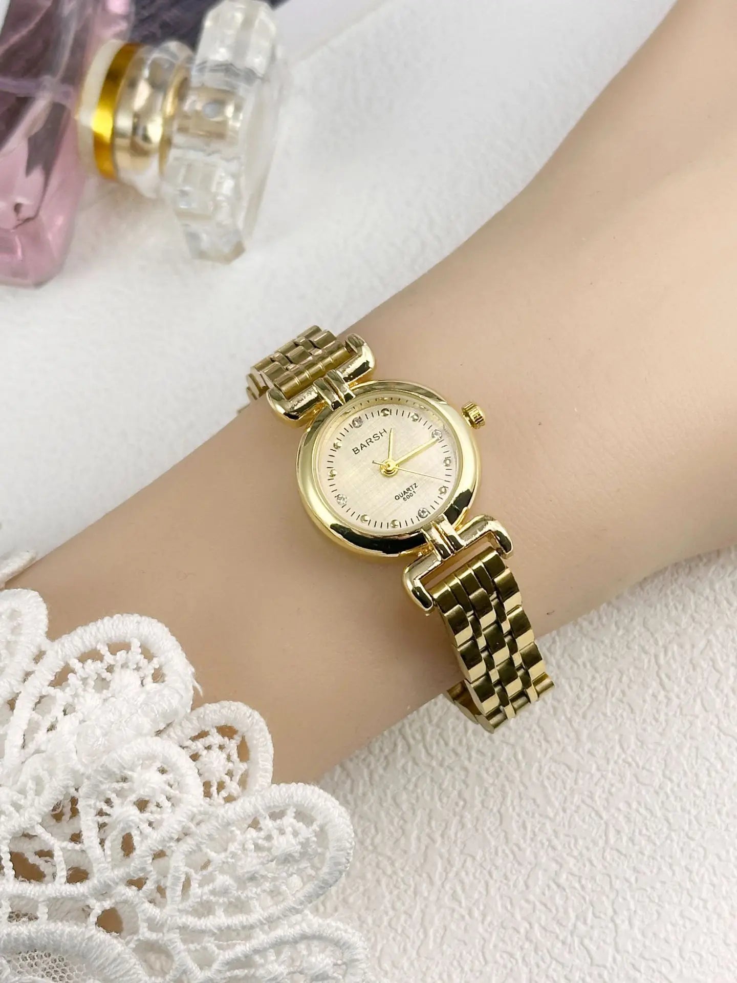 New Women Watch High-end Feel Gold Steel Strip Simple Temperament Ancient Style Ladies Fashion Quartz Wristwatches