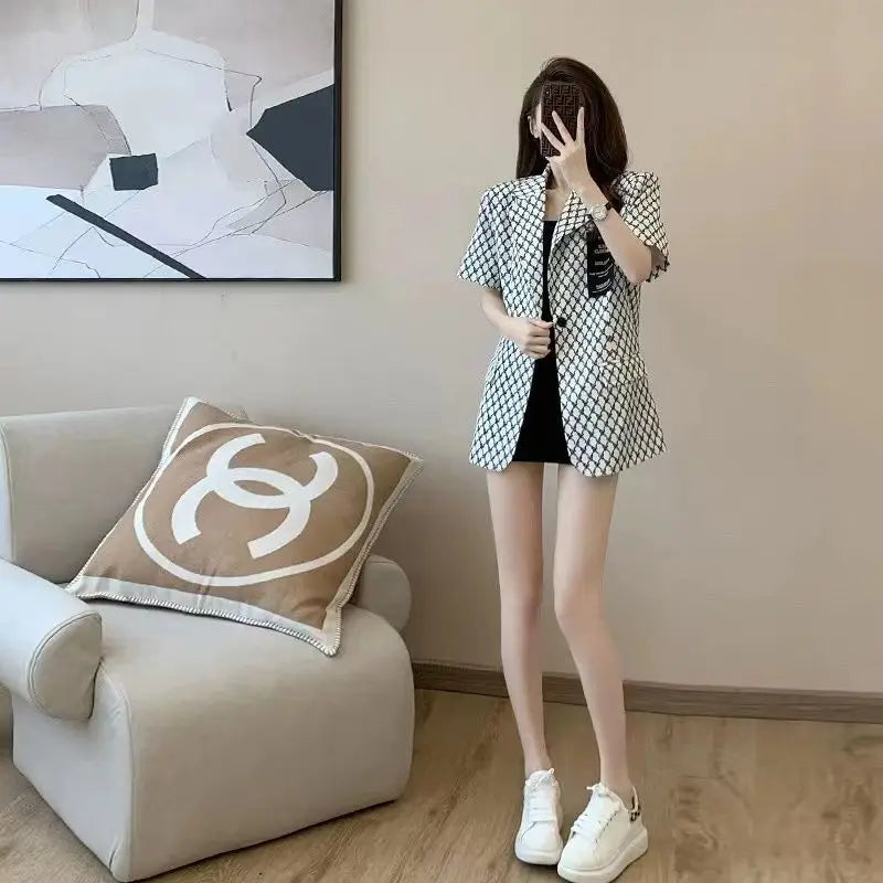 French High-end Goddess Temperament Fashion Leisure Commute Loose Sunscreen One Button Women's Suit Short Sleeved Summer 2024