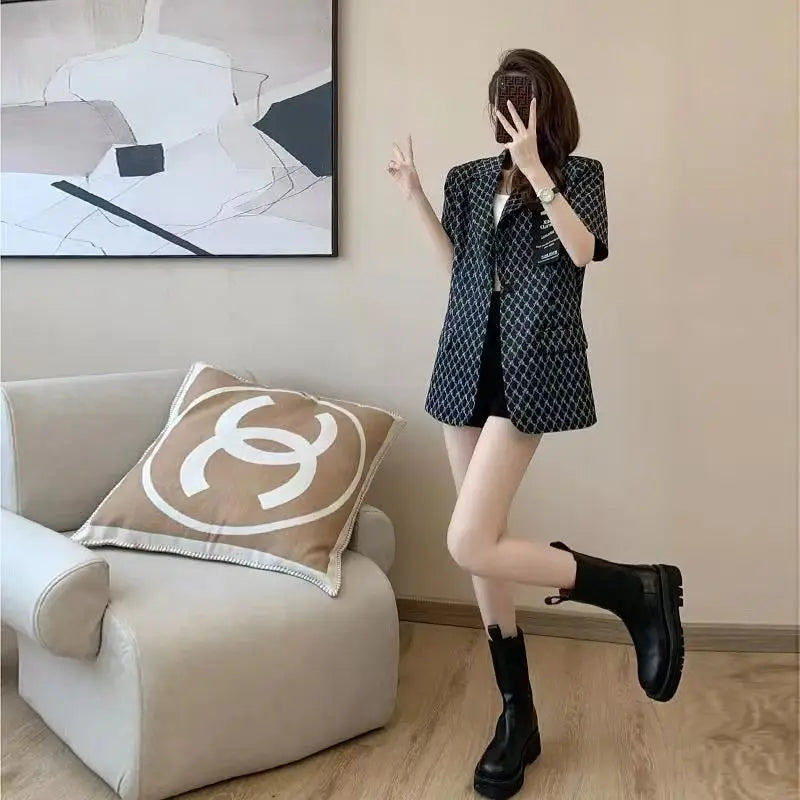 French High-end Goddess Temperament Fashion Leisure Commute Loose Sunscreen One Button Women's Suit Short Sleeved Summer 2024