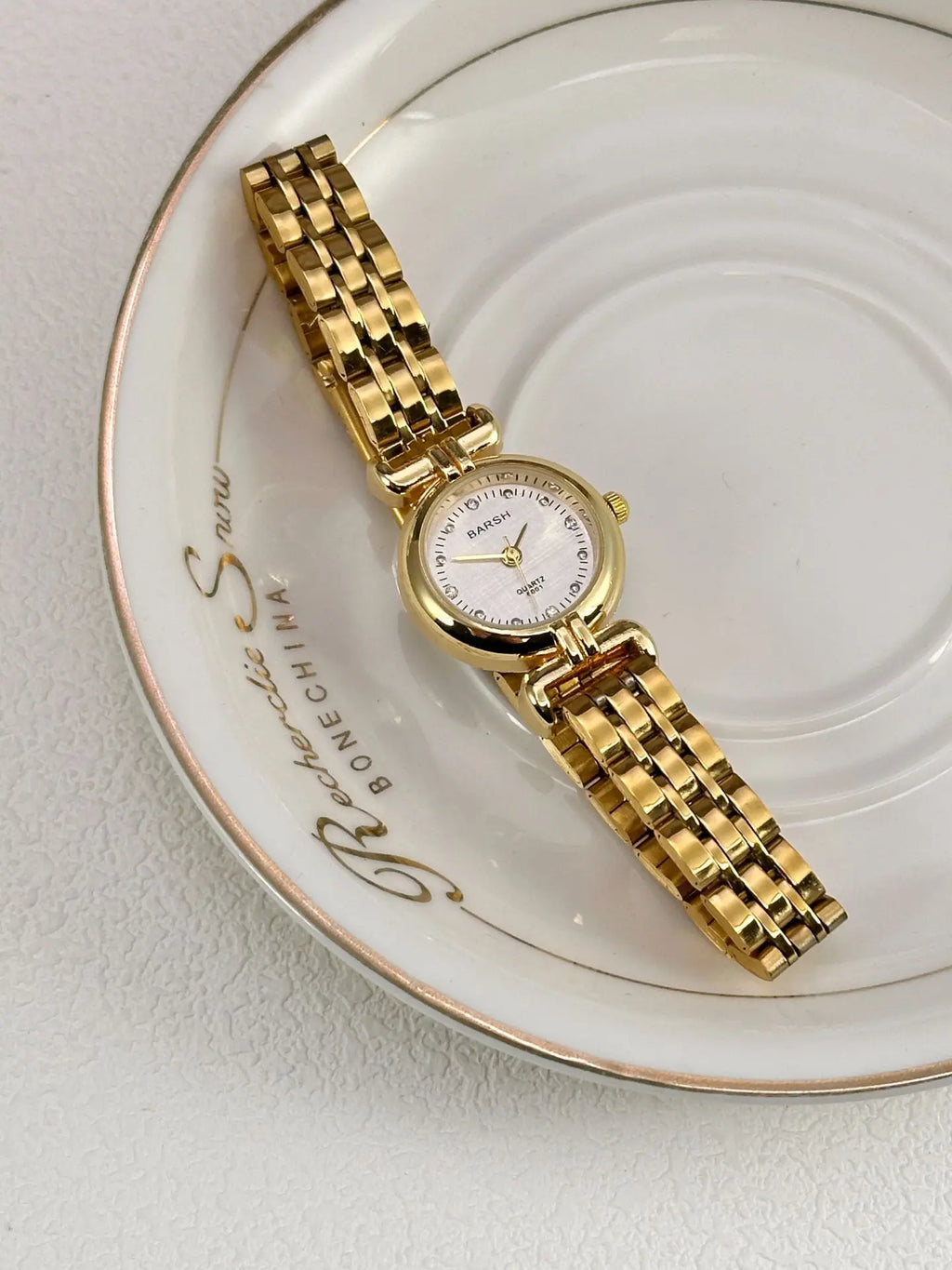 New Women Watch High-end Feel Gold Steel Strip Simple Temperament Ancient Style Ladies Fashion Quartz Wristwatches