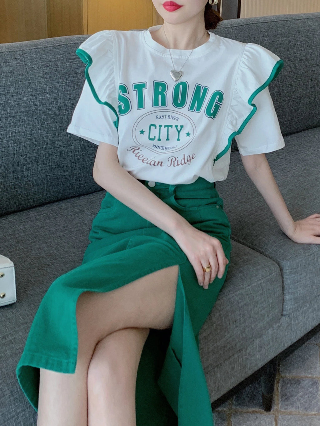 Summer 2024 Trendy Loose ort Sve T-irt Women's Top Design Sense Splicing Slimming Faionable Youthful Polyester Cotto...