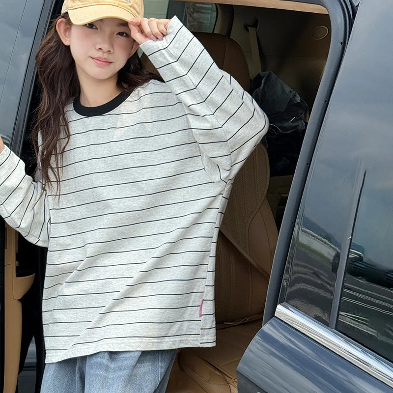 Girls' long sleeved T-shirt 2025 autumn outfit new children's striped casual top, girls' versatile spring and autumn base shirt