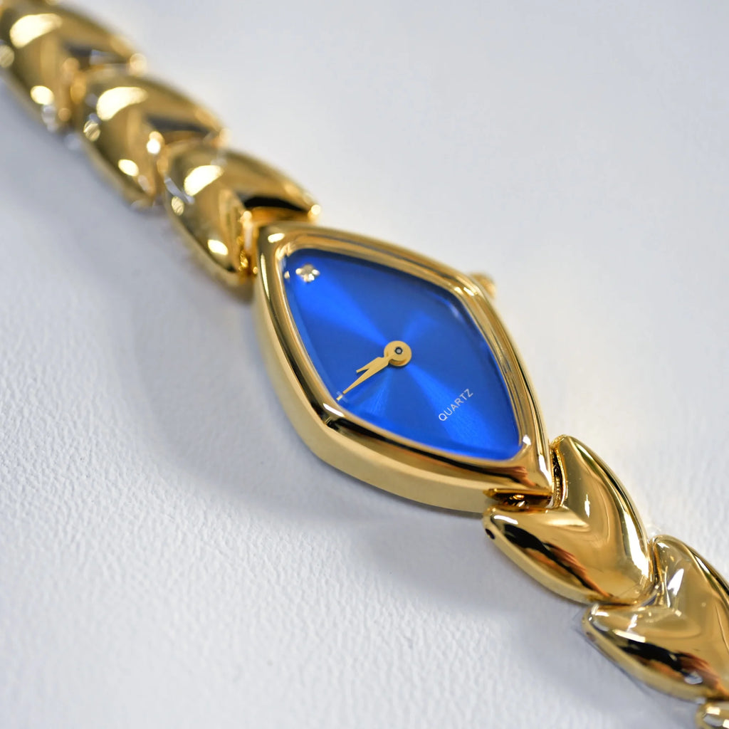 2025 new vintage style waterproof  artistic quartz light luxury  women's watch steel