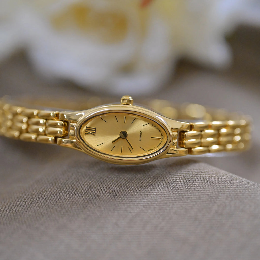 2025 new vintage style waterproof  artistic quartz light luxury  women's watch steel