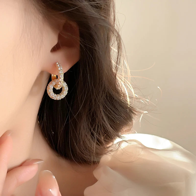 Luxurious Micro Inlaid Zircon Ring Interlocking Pendant Earrings For Exquisite Jewelry Parties Women and Girls 2024 Accessories