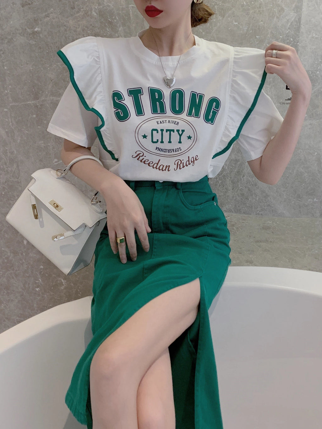 Summer 2024 Trendy Loose ort Sve T-irt Women's Top Design Sense Splicing Slimming Faionable Youthful Polyester Cotto...